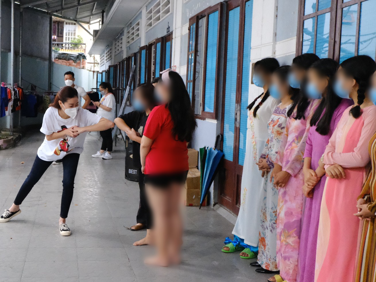 Hoa hậu Khánh Vân cùng ngôi nhà OBV mừng ngày Nhà giáo Việt Nam 20/11 - Ảnh 4